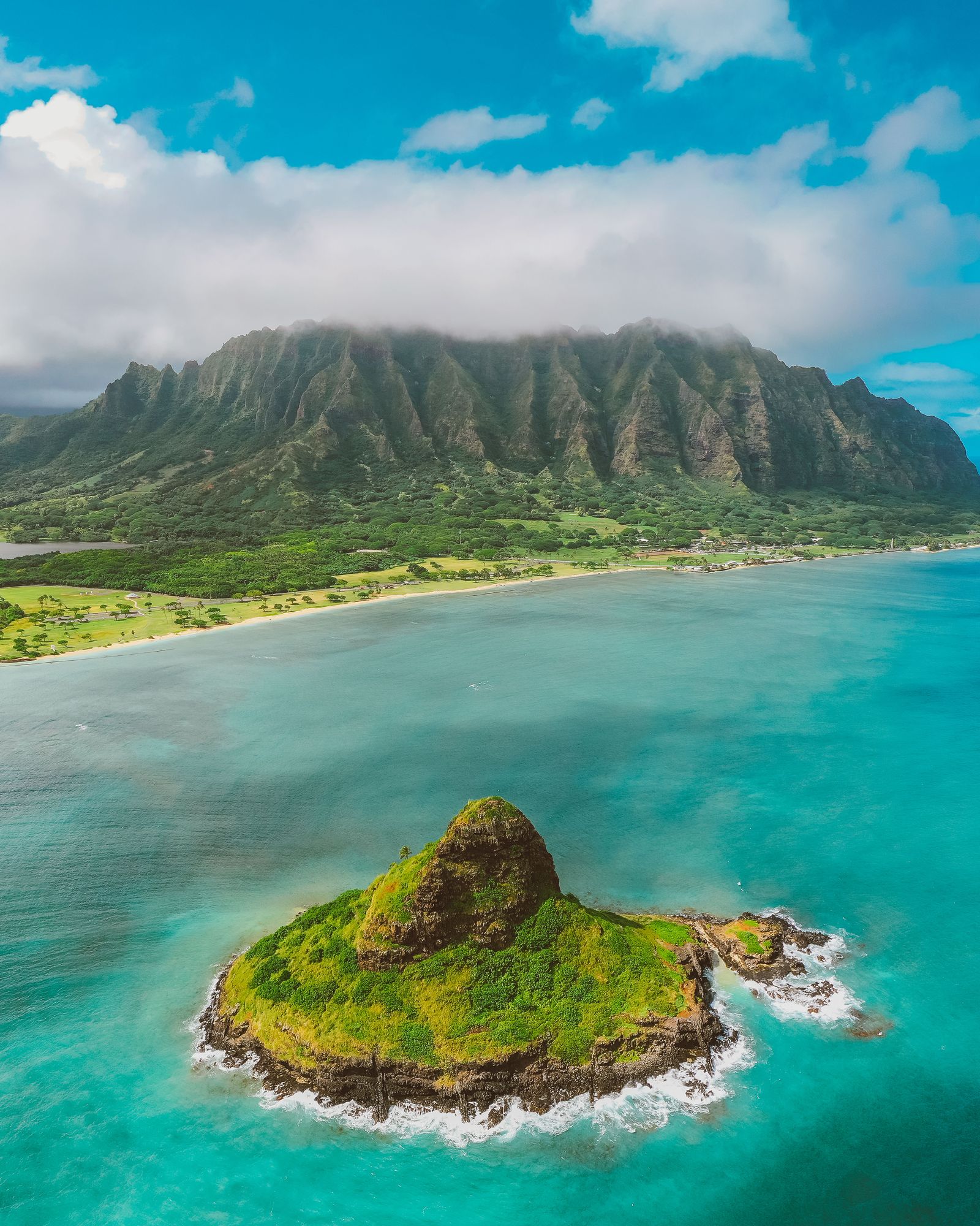 Mokoliʻi island below the Koolau cliffs on Oahu